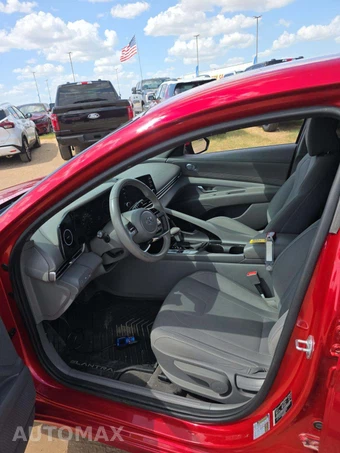 2022 Hyundai Elantra SEL – miniatura 3