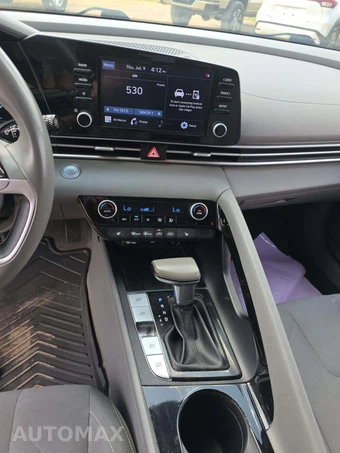 2022 Hyundai Elantra SEL – miniatura 7