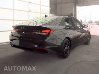2022 Hyundai Elantra SEL - miniatura 4