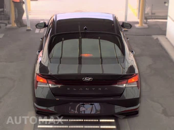 2022 Hyundai Elantra SEL - miniatura 5