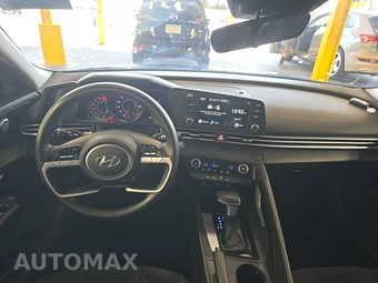 2022 Hyundai Elantra SEL - miniatura 11