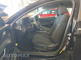 2022 Hyundai Elantra SEL - miniatura 7