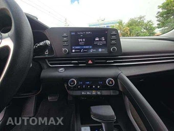 2022 Hyundai Elantra SEL - miniatura 11