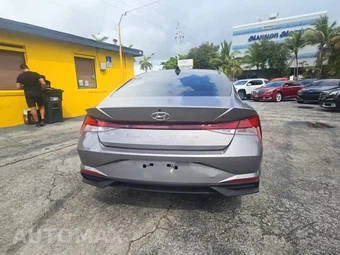 2022 Hyundai Elantra SEL - miniatura 4