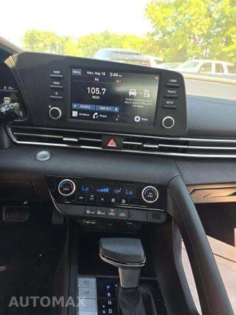 2022 Hyundai Elantra SEL - miniatura 10