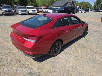 2022 Hyundai Elantra SEL - miniatura 3