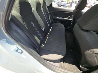 2022 Hyundai Elantra SEL - miniatura 16