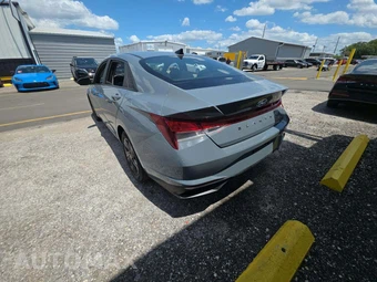 2022 Hyundai Elantra SEL - miniatura 2