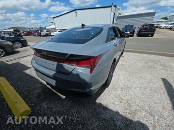 2022 Hyundai Elantra SEL - miniatura 3