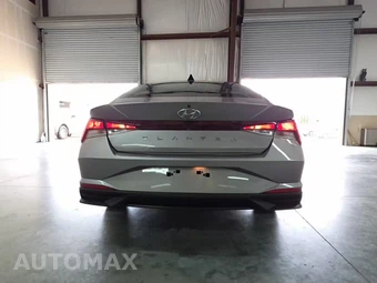 2022 Hyundai Elantra SEL - miniatura 4