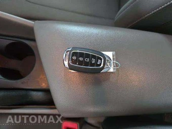 2022 Hyundai Elantra SEL - miniatura 9