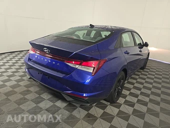2022 Hyundai Elantra SEL - miniatura 4