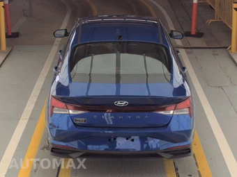 2022 Hyundai Elantra SEL – miniatura 5