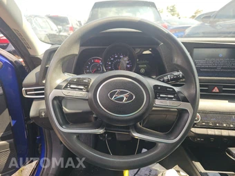 2022 Hyundai Elantra SEL - miniatura 10