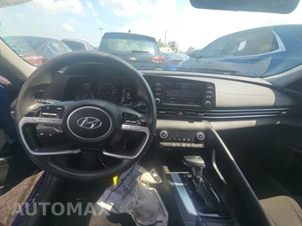 2022 Hyundai Elantra SEL - miniatura 11