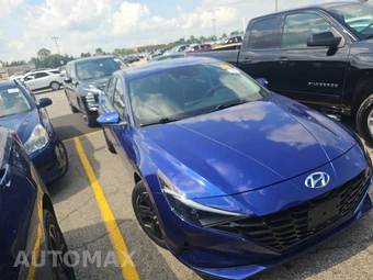 2022 Hyundai Elantra SEL - miniatura 3