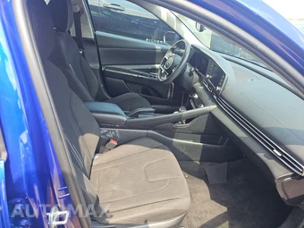 2022 Hyundai Elantra SEL - miniatura 8
