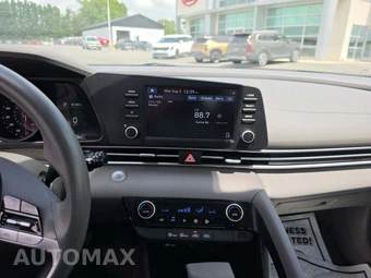2022 Hyundai Elantra SEL - miniatura 10
