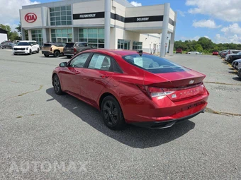 2022 Hyundai Elantra SEL - miniatura 2