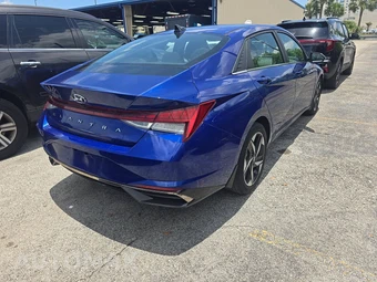 2022 Hyundai Elantra SEL - miniatura 4