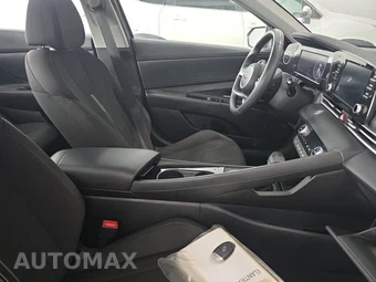 2022 Hyundai Elantra SEL - miniatura 15