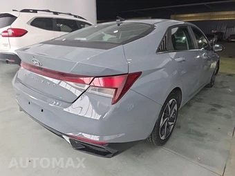 2022 Hyundai Elantra SEL - miniatura 4