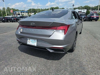 2022 Hyundai Elantra SEL - miniatura 3