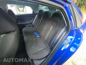 2022 Hyundai Elantra SEL - miniatura 13