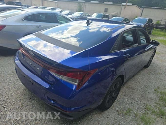 2022 Hyundai Elantra SEL - miniatura 3