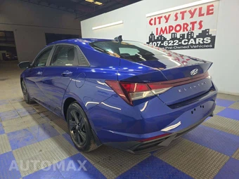 2022 Hyundai Elantra SEL - miniatura 2