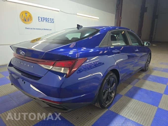 2022 Hyundai Elantra SEL - miniatura 3