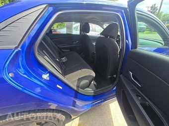 2022 Hyundai Elantra SEL - miniatura 16