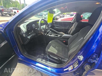 2022 Hyundai Elantra SEL - miniatura 6