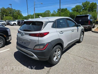 2022 Hyundai Kona SE - miniatura 3