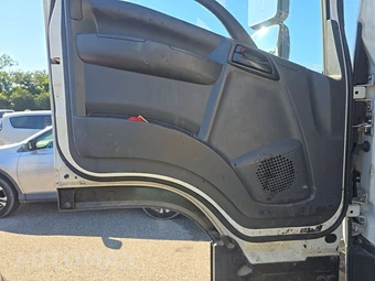 2022 Isuzu FTR Base Low Tilt – miniatura 9
