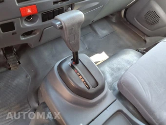 2022 Isuzu NPR HD Base Low Tilt - miniatura 11