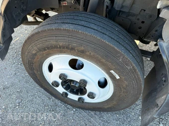 2022 Isuzu NPR HD Base Low Tilt - miniatura 19