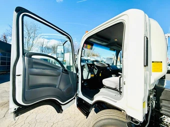 2022 Isuzu NPR - miniatura 15