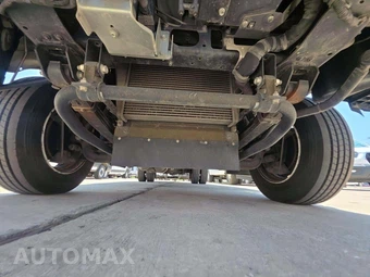2022 Isuzu NPR XD Base Low Tilt – miniatura 17