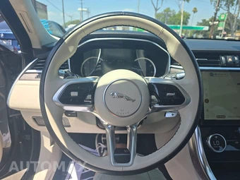 2022 Jaguar XF SE – miniatura 10
