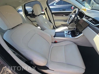 2022 Jaguar XF SE – miniatura 8