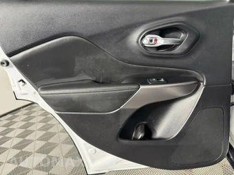 2022 Jeep Cherokee Latitude Lux - miniatura 43