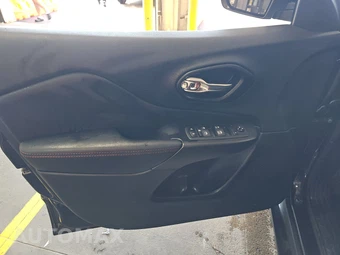 2022 Jeep Cherokee Trailhawk - miniatura 9