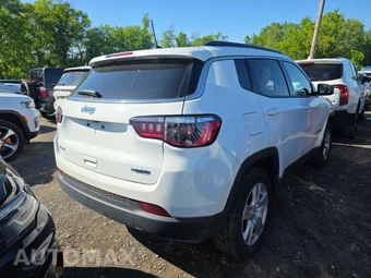 2022 Jeep Compass Latitude - miniatura 4
