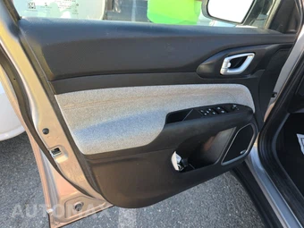 2022 Jeep Compass Latitude Lux - miniatura 9