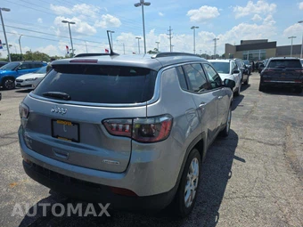 2022 Jeep Compass Latitude Lux - miniatura 3