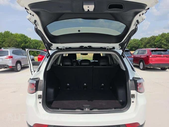 2022 Jeep Compass Latitude Lux - miniatura 14