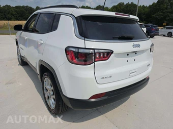 2022 Jeep Compass Latitude Lux - miniatura 2