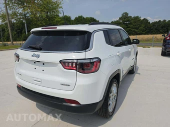 2022 Jeep Compass Latitude Lux - miniatura 3