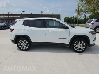2022 Jeep Compass Latitude Lux - miniatura 4